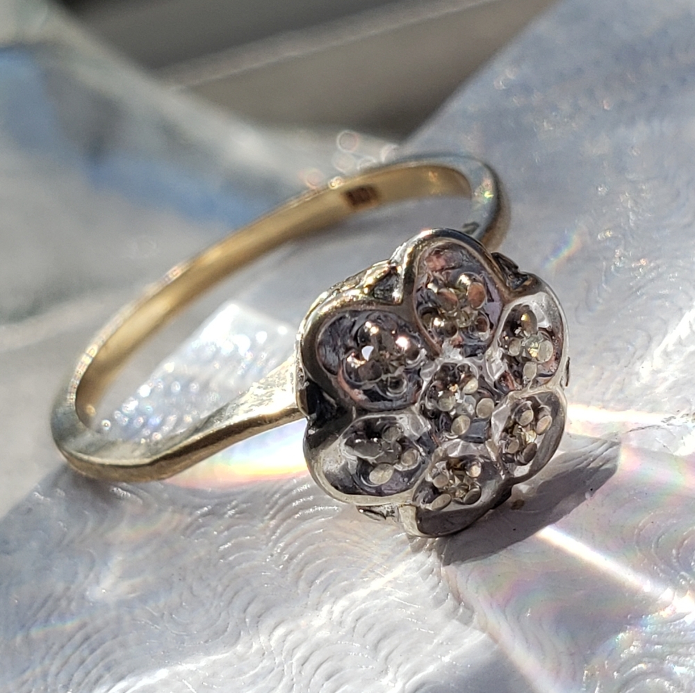 True Vintage 7 diamond engagement ring 10kt gold